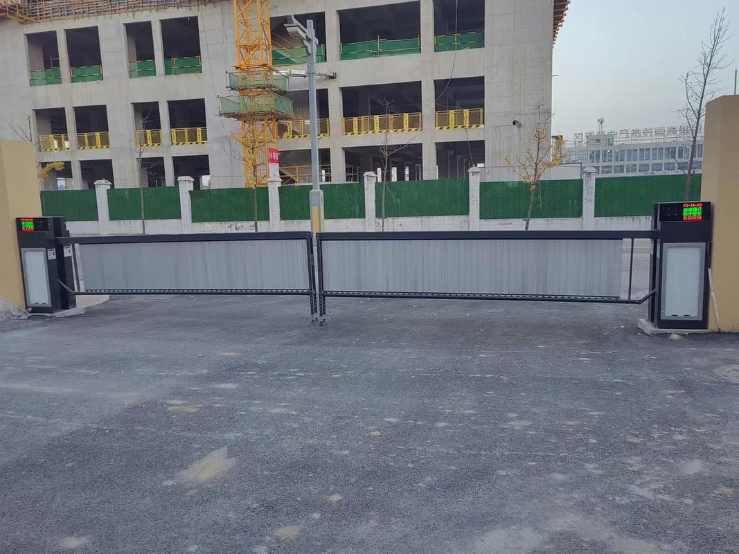 云南空降闸车牌识别系统 厂房工业领域智慧停车的革新应用